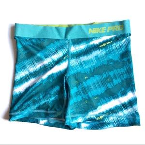 Women’s Nike pro dri-fit fitted shorts in Small